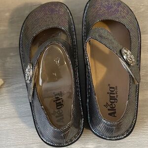 NWOT Alegria Women’s Shimmering Mary Jane Shoes - Silver